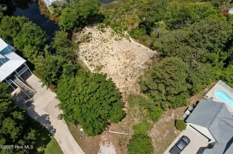 302 Friendship Court Emerald Isle NC 28594