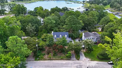 318 Buccaneer Road Wilmington NC 28409