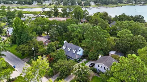 318 Buccaneer Road Wilmington NC 28409