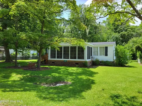 34 Dogwood Lane Blounts Creek NC 27814