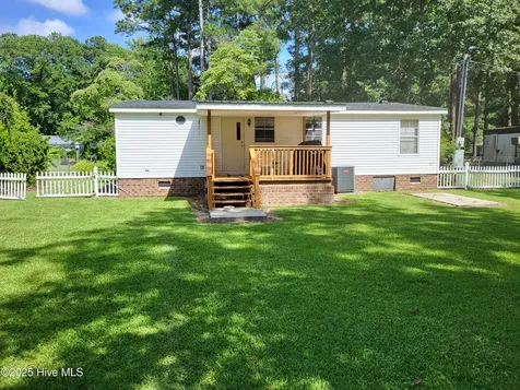 34 Dogwood Lane Blounts Creek NC 27814
