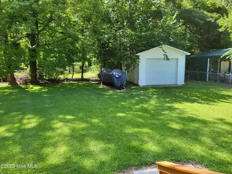 34 Dogwood Lane Blounts Creek NC 27814