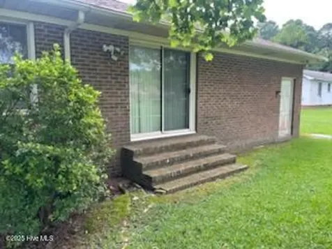 56 Hilltop Drive Washington NC 27889