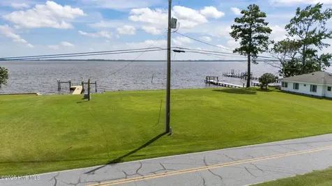 1741 Bayview Road Bath NC 27808