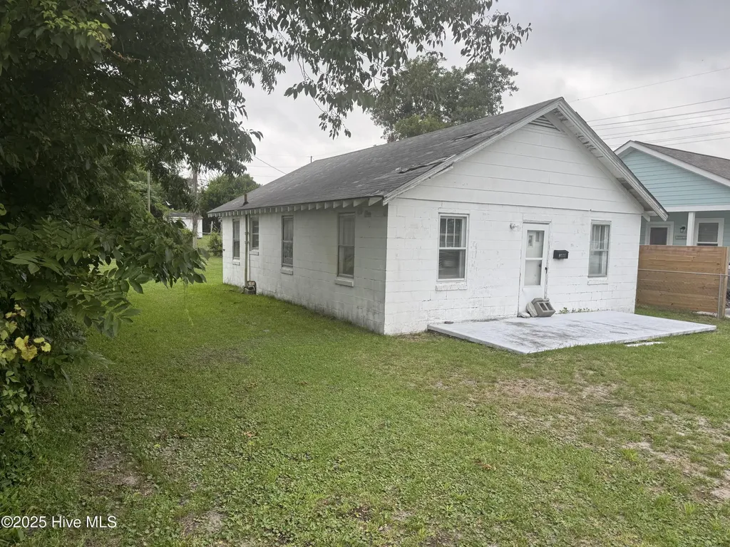 305 N 15th Street Morehead City NC 28557