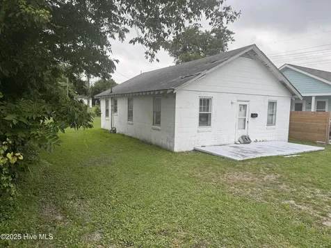 305 N 15th Street Morehead City NC 28557