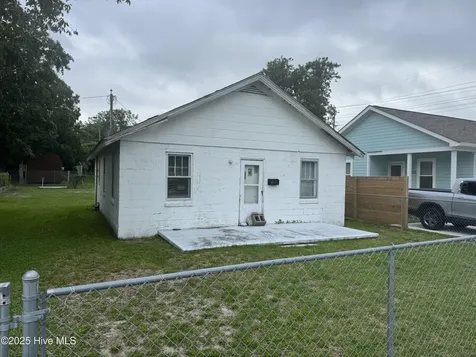 305 N 15th Street Morehead City NC 28557