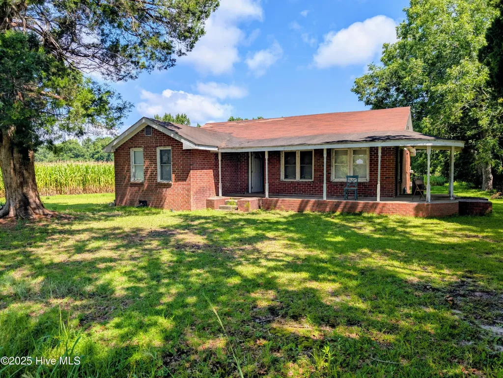 5160 Little Prong Road NW Ash NC 28420