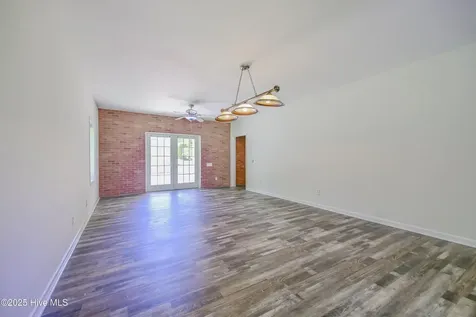 237 Riverbend Road Jacksonville NC 28540