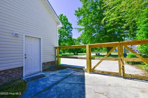 237 Riverbend Road Jacksonville NC 28540
