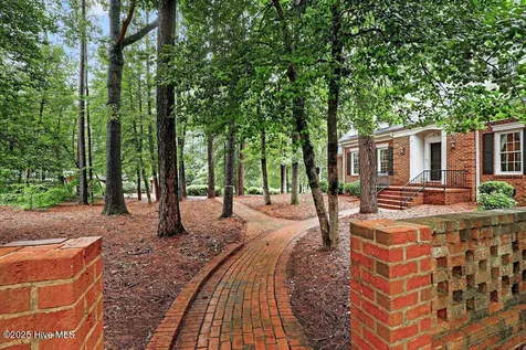 102 Cedar Lane Clinton NC 28328