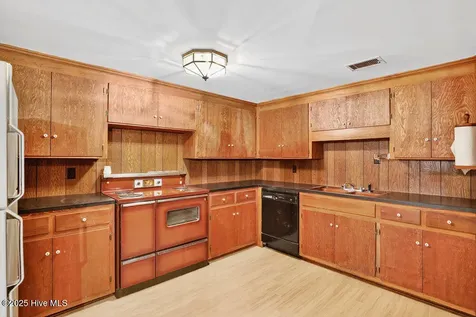 102 Cedar Lane Clinton NC 28328