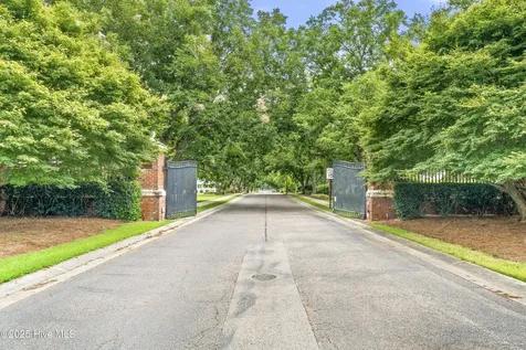 27 W Scarborough Court Hampstead NC 28443
