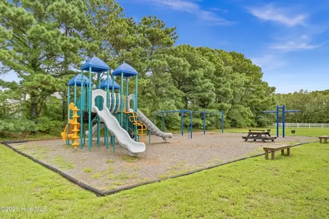 27 W Scarborough Court Hampstead NC 28443