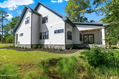 613 Riverwood Drive SE Bolivia NC 28422