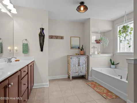 111 Creek End Court Swansboro NC 28584