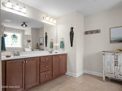 111 Creek End Court Swansboro NC 28584