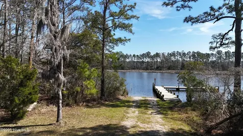 239 Garbacon Drive Beaufort NC 28516