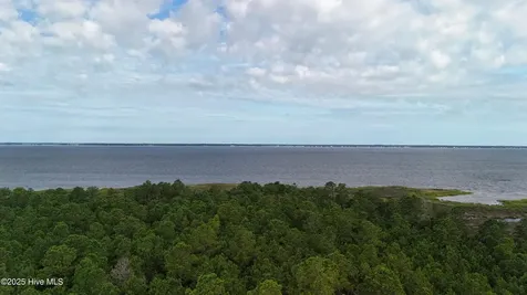 239 Garbacon Drive Beaufort NC 28516