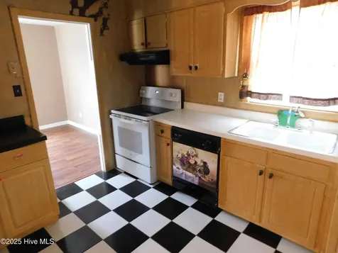 1010 W Scotsdale Road Laurinburg NC 28352