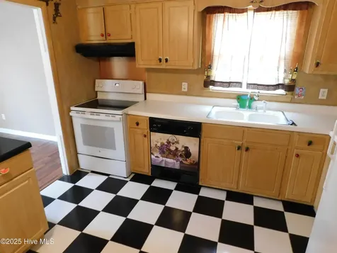 1010 W Scotsdale Road Laurinburg NC 28352