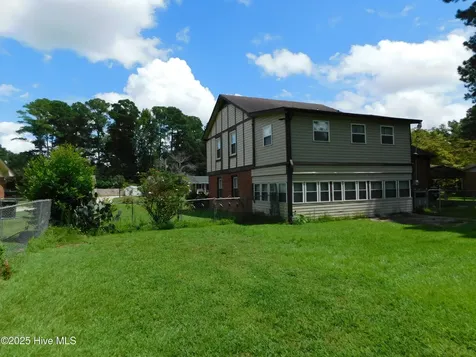 1010 W Scotsdale Road Laurinburg NC 28352