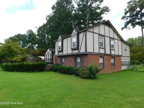 1010 W Scotsdale Road Laurinburg NC 28352