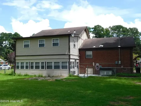 1010 W Scotsdale Road Laurinburg NC 28352