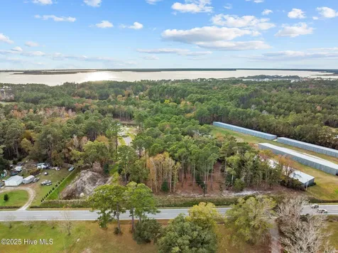 113 Indian Trail Beaufort NC 28516