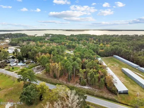 113 Indian Trail Beaufort NC 28516