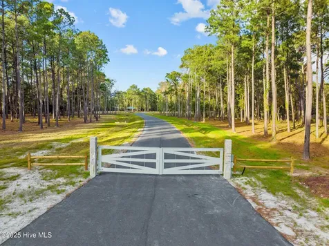 113 Indian Trail Beaufort NC 28516
