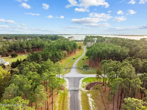 113 Indian Trail Beaufort NC 28516
