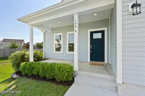 108 S Lamplighters Walk Hampstead NC 28443