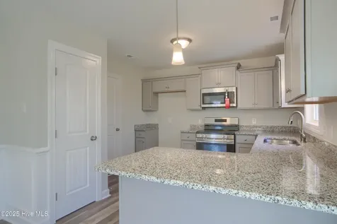 713 Jasmine Lane Jacksonville NC 28546