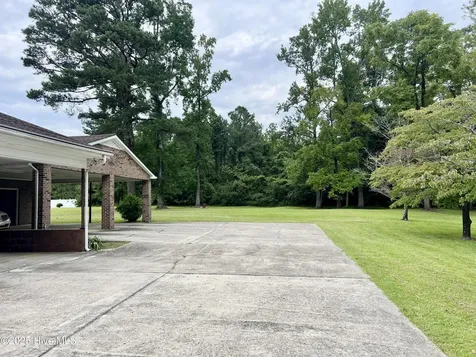 400 W Barnhill Street Everetts NC 27825