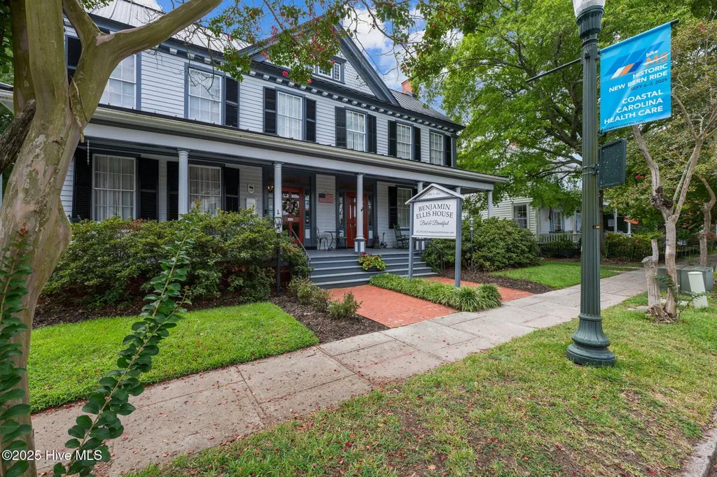 215 Pollock Street New Bern NC 28560