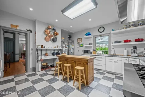 215 Pollock Street New Bern NC 28560