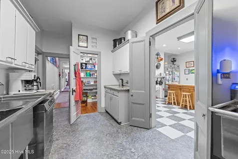 215 Pollock Street New Bern NC 28560