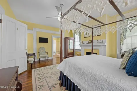 215 Pollock Street New Bern NC 28560