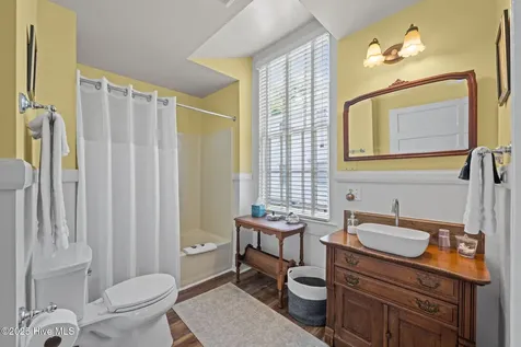 215 Pollock Street New Bern NC 28560