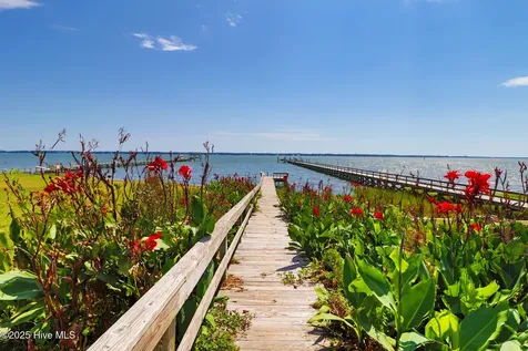 209 Coventry Road Morehead City NC 28557