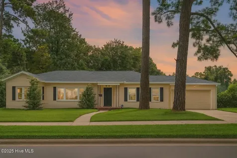827 Colonial Drive Wilmington NC 28403
