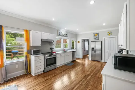827 Colonial Drive Wilmington NC 28403