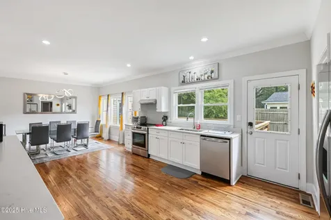 827 Colonial Drive Wilmington NC 28403