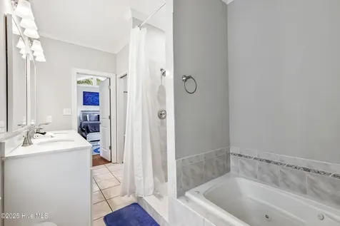 827 Colonial Drive Wilmington NC 28403