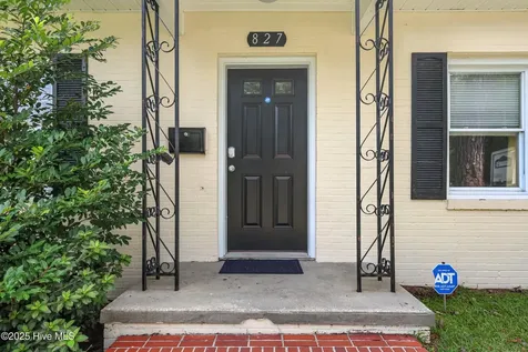 827 Colonial Drive Wilmington NC 28403