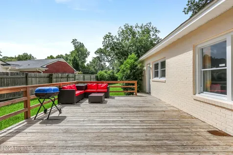 827 Colonial Drive Wilmington NC 28403