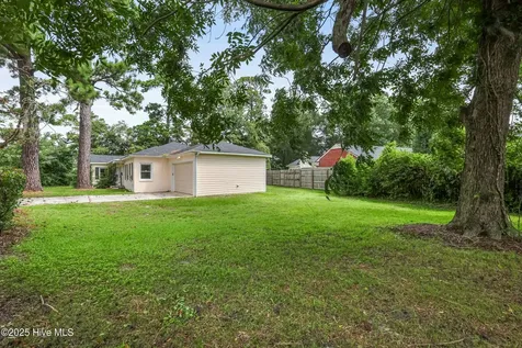 827 Colonial Drive Wilmington NC 28403
