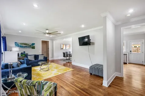 827 Colonial Drive Wilmington NC 28403