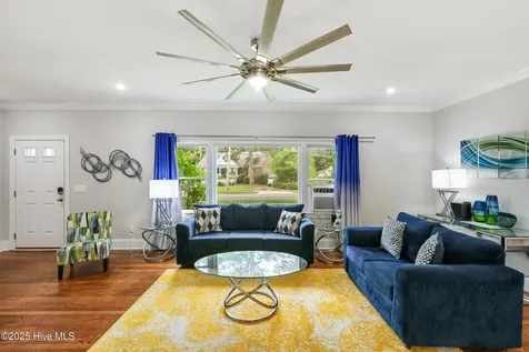 827 Colonial Drive Wilmington NC 28403